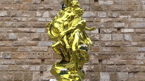 Koons' work outside the Palazzo Vecchio