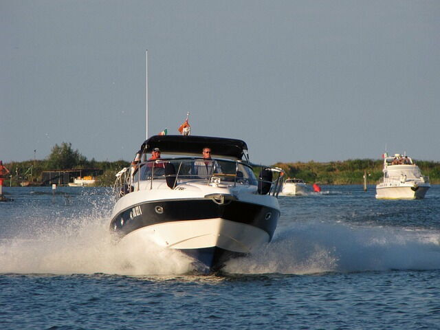 speedboating