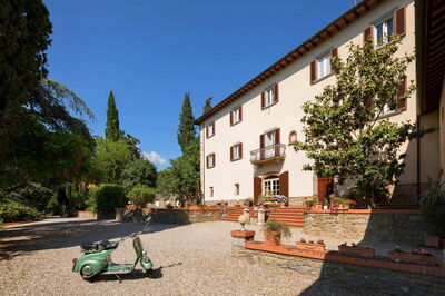 Villa Carniani, driveway