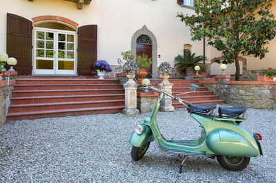 Villa Carniani, exterior