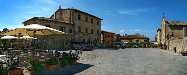 Monteriggioni main square