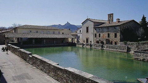 Bagno Vignoni, Main Square