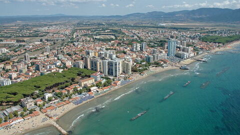 Follonica town