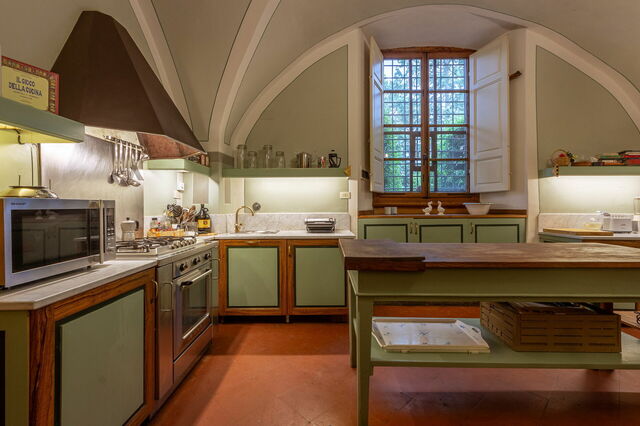 Castel Ruggero, kitchen