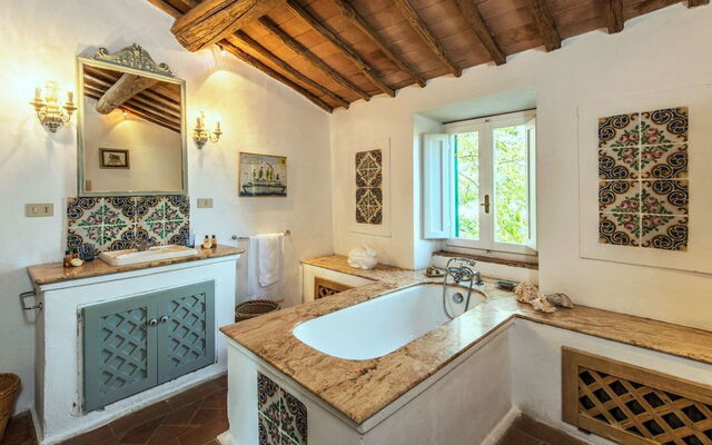 Camporempoli, bathroom