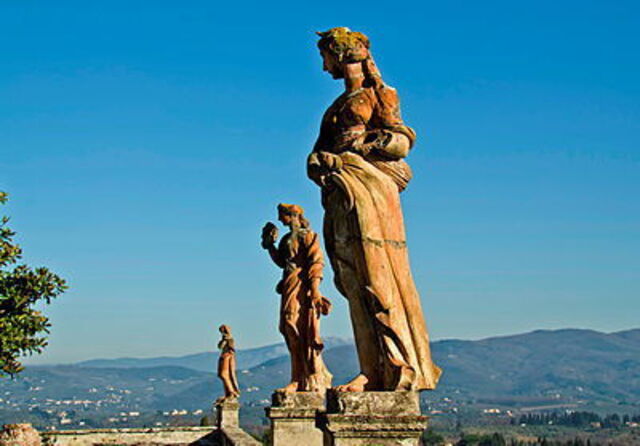 Terracotta statues in Impruneta