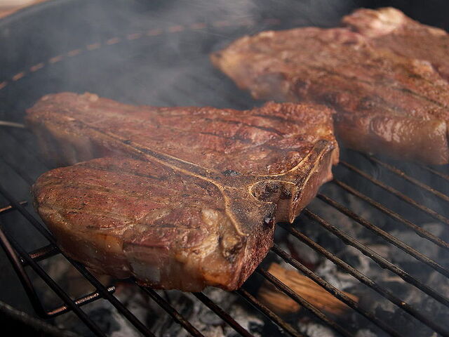 Sizzling steaks at the festival in sestino