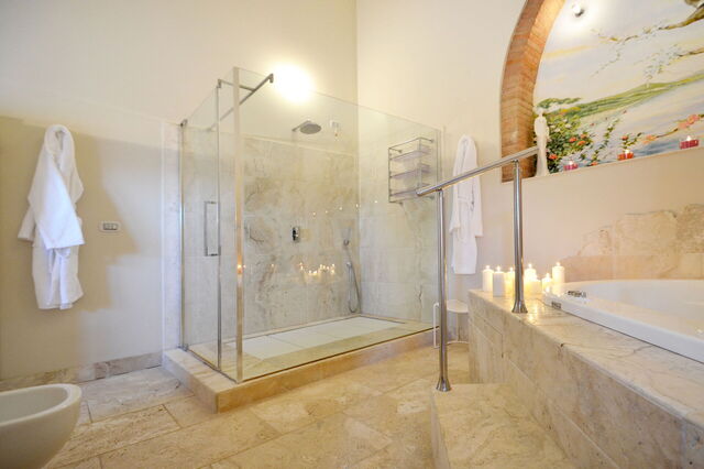 Villa Yvonne, bathroom