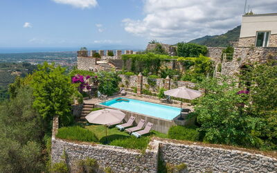 Villa Maestosa, exterior