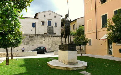 Piazza del Centauro, Pietrasanta