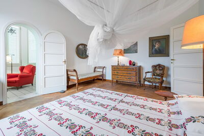 Villa Spotlight: Orto Botanico Apartment With Terrace And Dome View, master bedroom