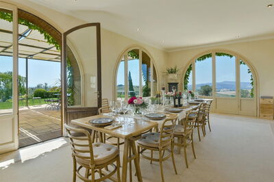 Villa Bagnoli, dining room