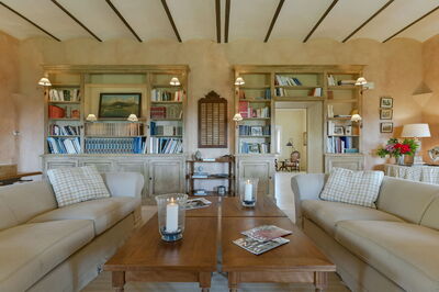 Villa Bagnoli, living room