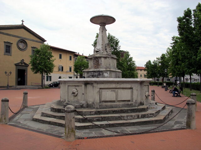 A pretty fountain in the centre of Bientina town