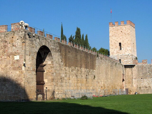 Walls of Pisa city