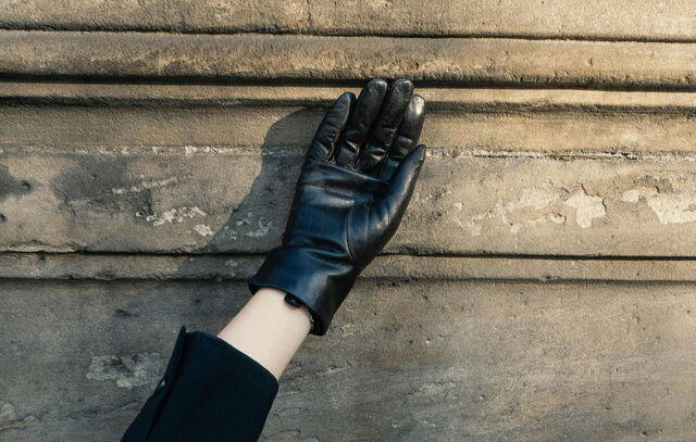 Leather gloves
