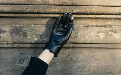 Leather gloves