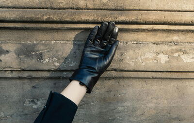 Leather gloves