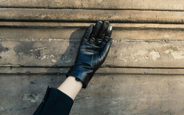 Leather glove