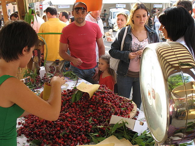 Lari Cherries Festival