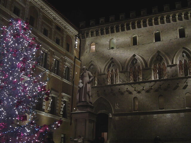 Piazza Salimbeni at Christmas