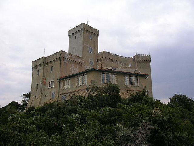 close up of castle sonnino