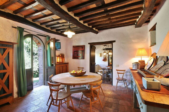 Macennere, dining room