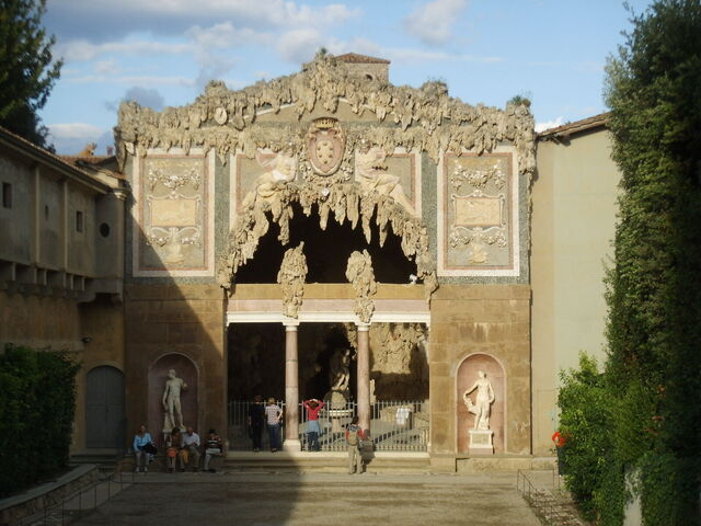 Buontalenti Grotto, facade