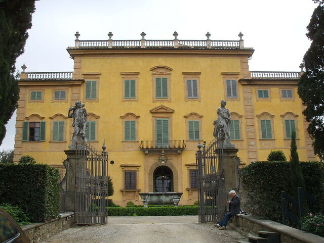 Villa La Pietra, facade