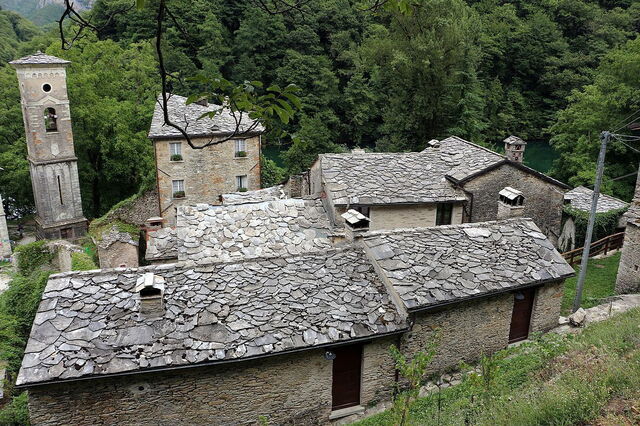 Isola Santa, Town