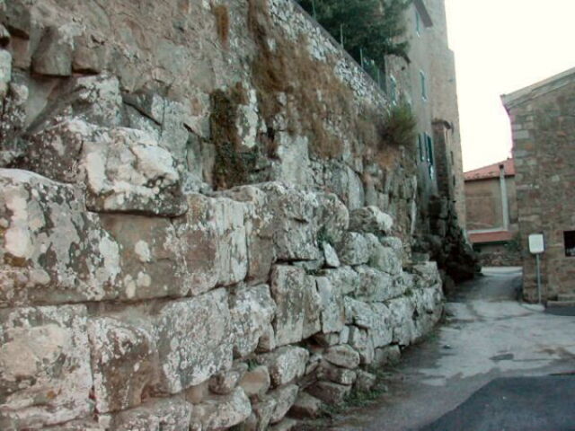 Vetulonia wall