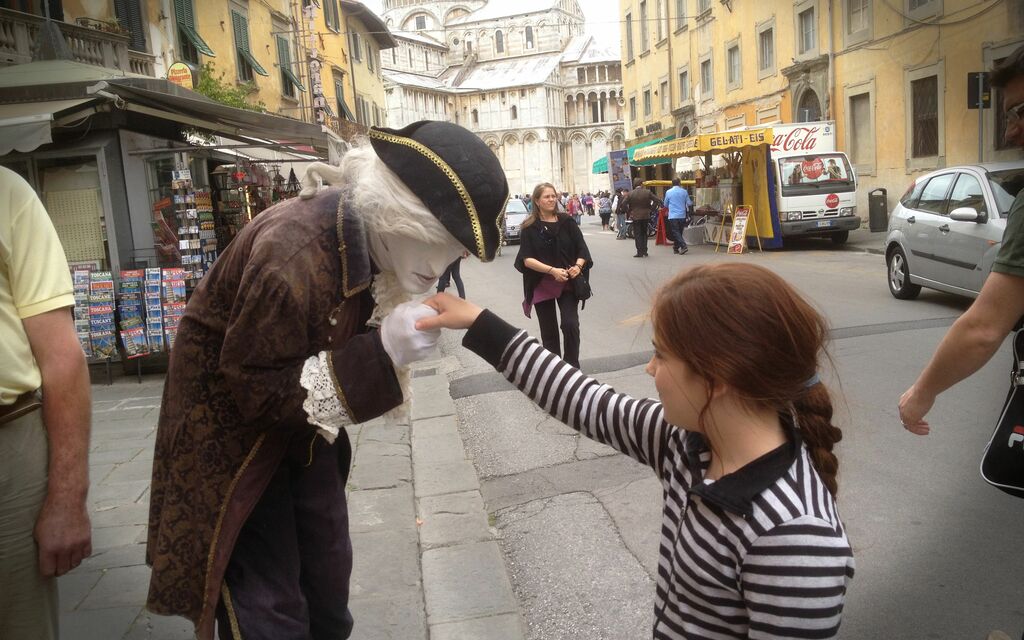 Pisan Street Performer