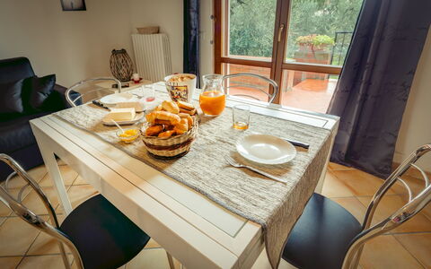La Casina Del Canneto: Meal, Breakfast, Dining Room, Table, Room, Brunch, Property, Furniture, Tablecloth, Interior Design