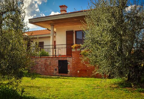 La Casina Del Canneto: House, Property, Home, Building, Real Estate, Residential Area, Architecture, Sky, Tree, Rural Area