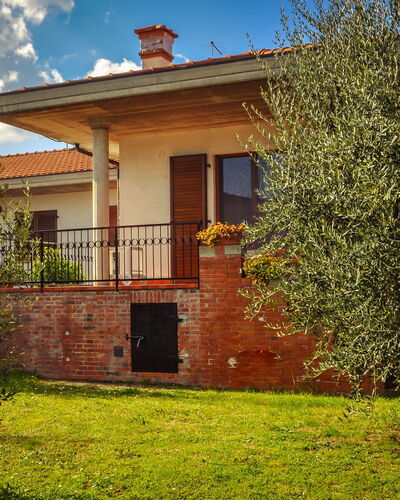 La Casina Del Canneto: House, Property, Home, Building, Real Estate, Residential Area, Architecture, Sky, Tree, Rural Area