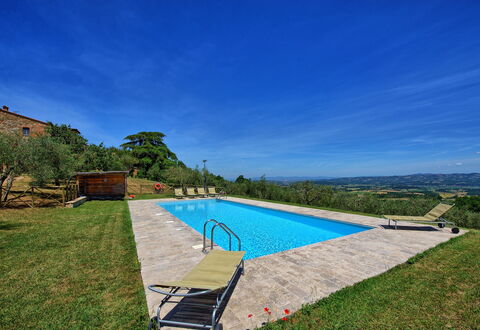 Casa Olivia: Property, Swimming Pool, Real Estate, Estate, House, Vacation, Home, Building, Sky, Grass