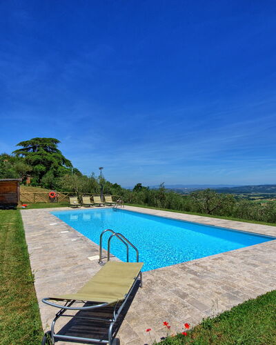 Casa Olivia: Property, Swimming Pool, Real Estate, Estate, House, Vacation, Home, Building, Sky, Grass