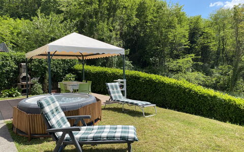 Il Palazzetto: Plant, Table, Property, Plant Community, Furniture, Sky, Botany, Nature, Umbrella, Outdoor Table