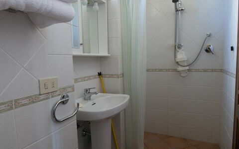 Il Palazzetto: Bathroom, Property, Room, Plumbing Fixture, Toilet, Wall, Toilet Seat, Tile, Architecture, Building