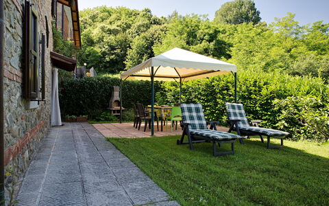 Il Palazzetto: Property, Yard, Garden, Grass, Backyard, Tree, House, Furniture, Home, Botany