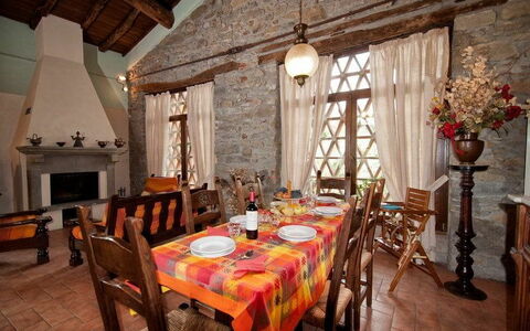 Il Nido In Garfagnana: Room, Property, Building, Restaurant, Interior Design, Dining Room, Furniture, House, Table, Ceiling