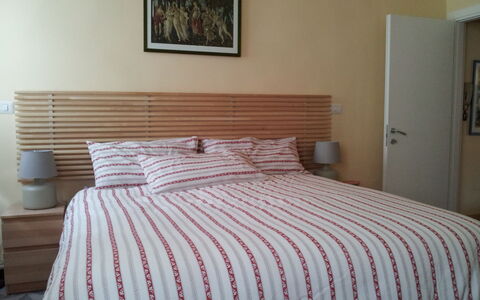 Residenza Monna Lisa: Bedroom, Bed, Bed Sheet, Furniture, Bedding, Room, Duvet Cover, Property, Bed Frame, Mattress