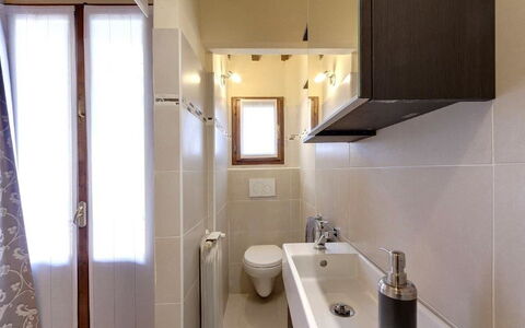 Residenza Monna Lisa: Bathroom, Property, Room, House, Real Estate, Building, Interior Design, Floor, Tile, Home