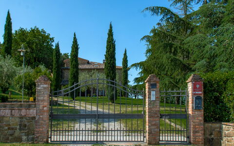 Villa Il Prato: Shrub, Garden, Gate, Estate, Iron, Brickwork, Landscaping, Brick, Lawn, Fence