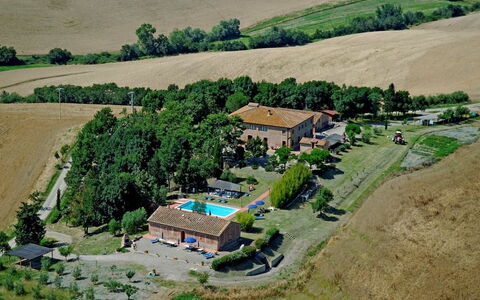 Agriturismo Il Gattero: Aerial Photography, Rural Area, Residential Area, Land Lot, Estate, Landscape, Farm, Photography, Village, Soil