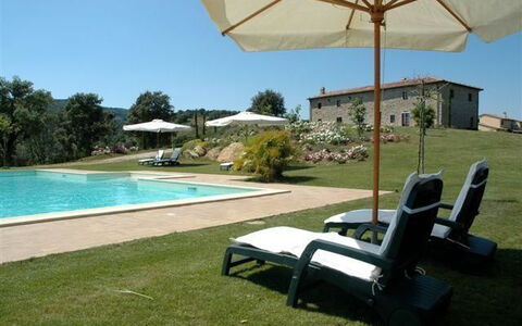 Villa Di Seripa: Property, Swimming Pool, Real Estate, Building, Resort, Shade, House, Grass, Leisure, Backyard