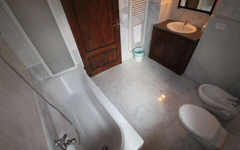 Villa Latera: Bathroom, Property, Room, Floor, Toilet, Tile, Plumbing Fixture, Hardwood, Bathtub, Flooring