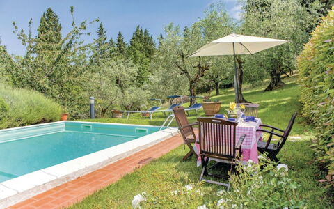 La Casetta: Property, Swimming Pool, Home, Real Estate, Backyard, House, Grass, Leisure, Yard, Lawn