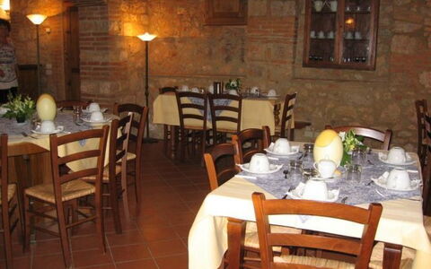 Borgo Santinovo: Restaurant, Property, Building, Room, Table, Furniture, Real Estate, Dining Room
