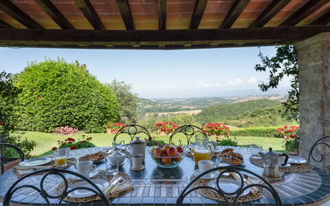 Villa La Terrazza: Bicycle, Bicycle Wheel, Vehicle, Grass, Leisure, Landscape, Rural Area, Architecture, House, Bicycle Accessory